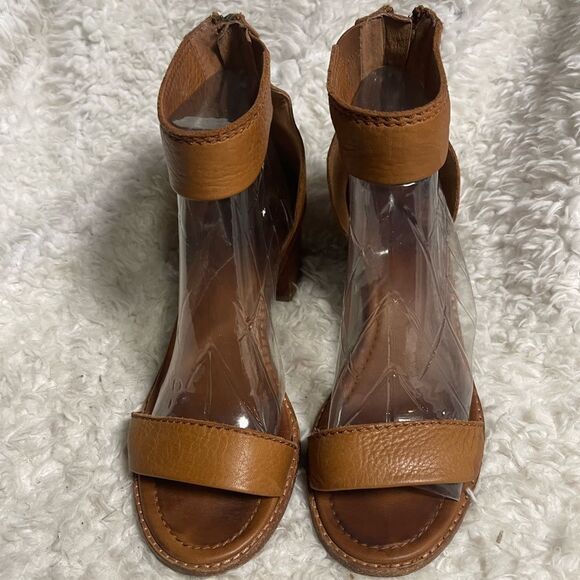 Frye "Brielle" Sandals  Leather  tan Block heels ankle strap sandals SZ10M . - Picture 1 of 11